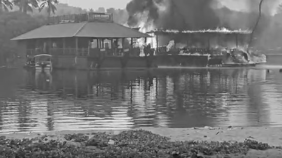 Floating restaurant gutted in fire at Thiruvananthapuram, LPG cylinders explode