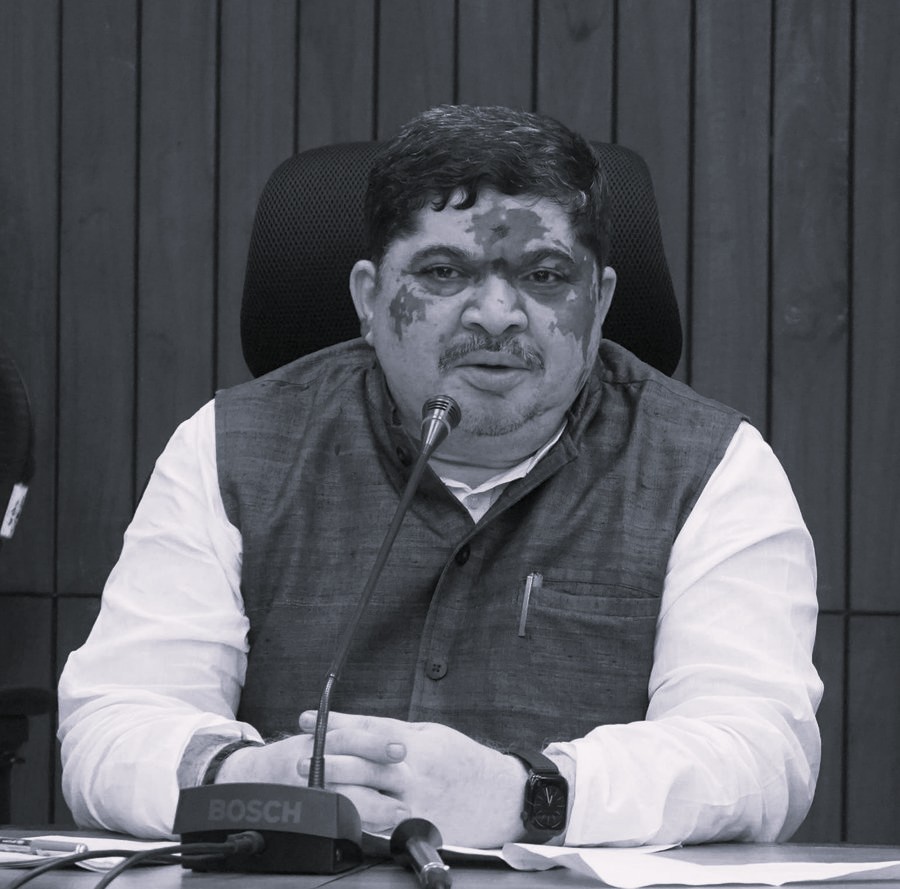 Ponnam Prabhakar Urges Dialogue as RTC Recovery Faces Strike Threat in Telangana