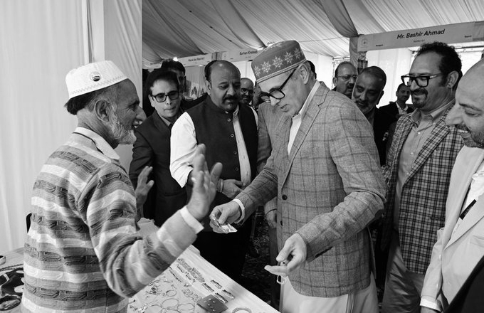 Abdullah unveils ‘know your artisan’ initiative to promote J-K handicrafts