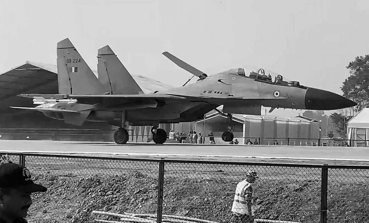 Runway drama in Pune: IAF aircraft makes hard landing, flights disrupted for hours