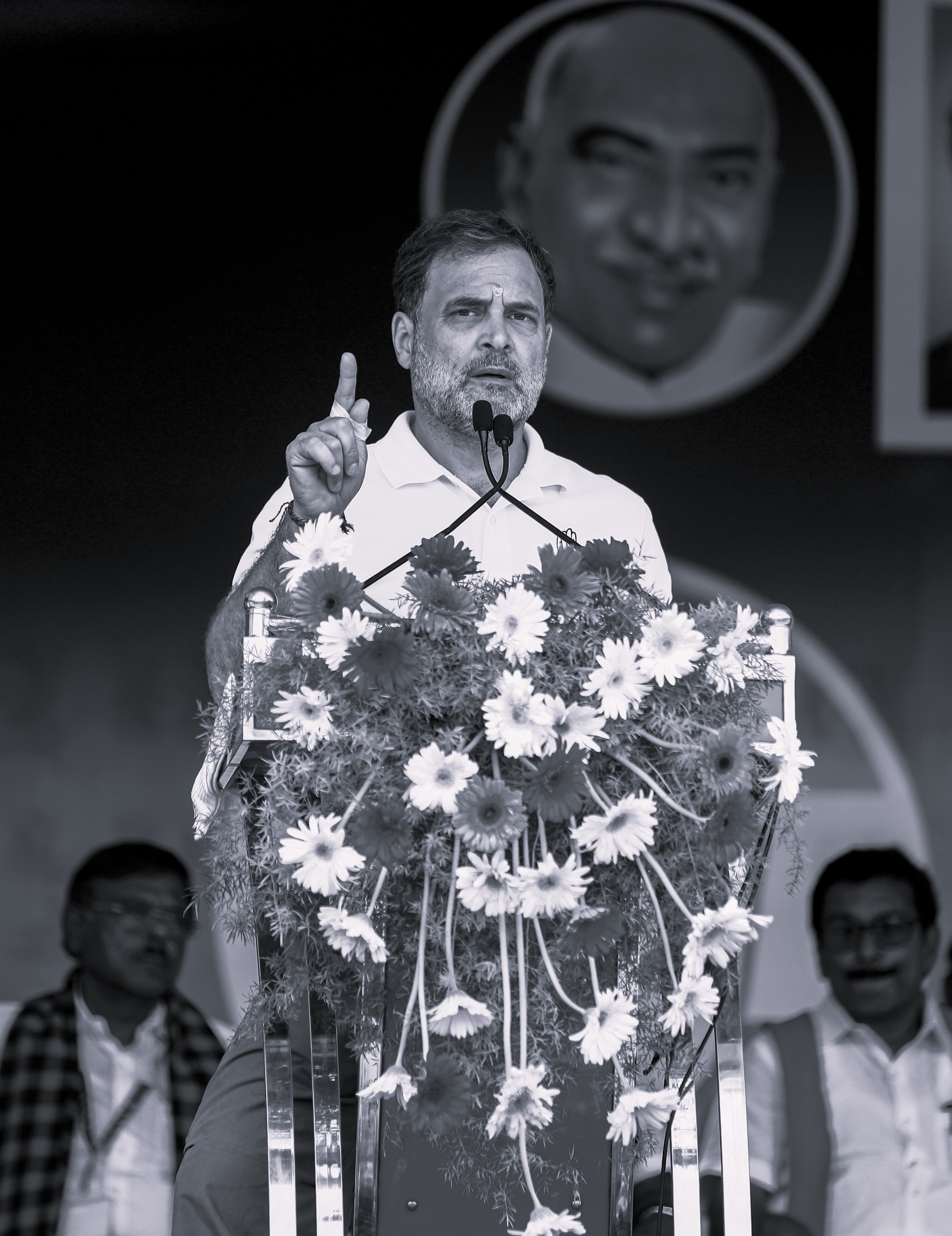 అన్నాడీఎంకే నాయకత్వం బీజేపీకి లొంగిపోయింది: రాహుల్ గాంధీ