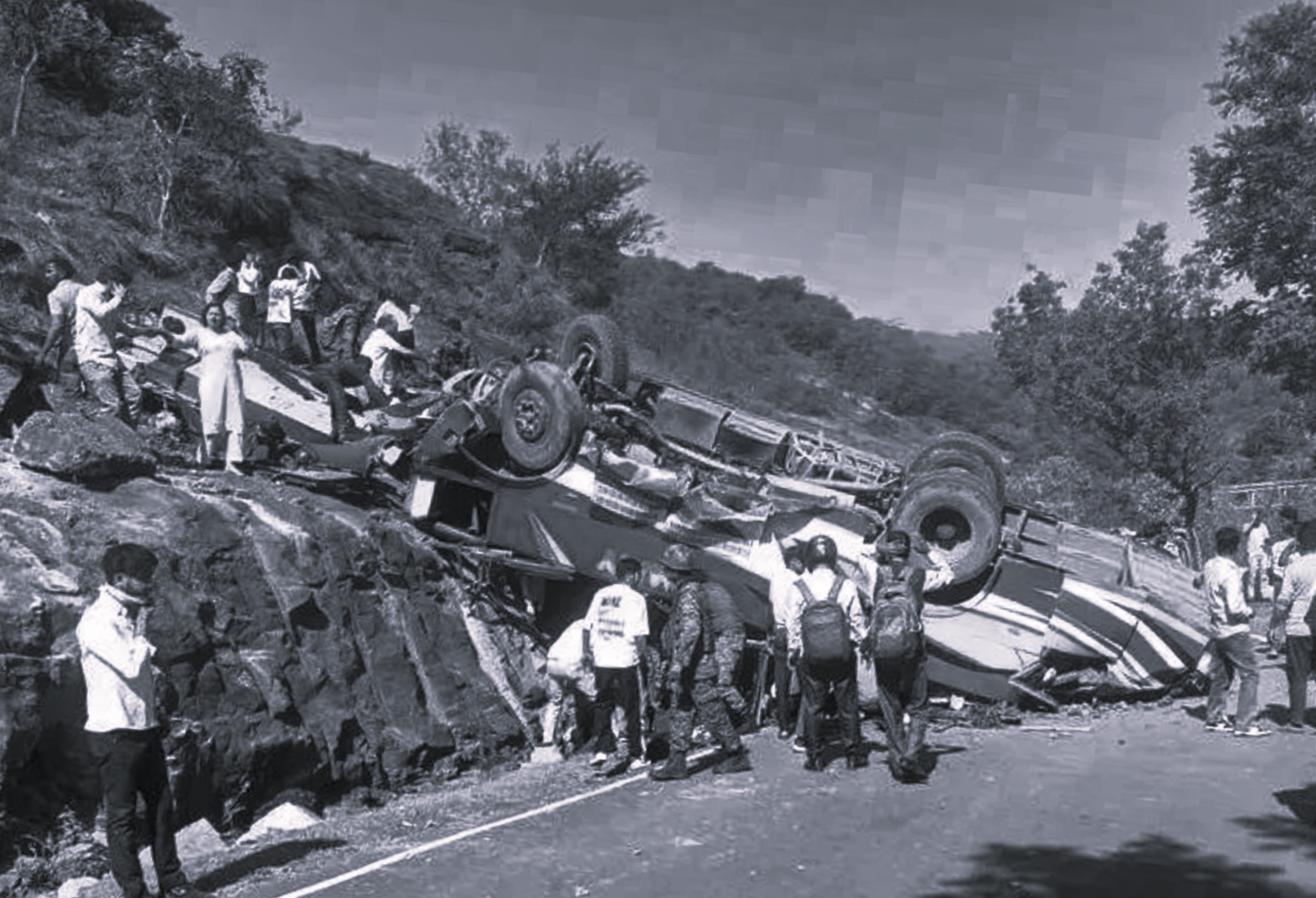 జమ్మూకాశ్మీర్‌లో లోయలో పడ్డ బస్సు.. 21 మంది మృతి