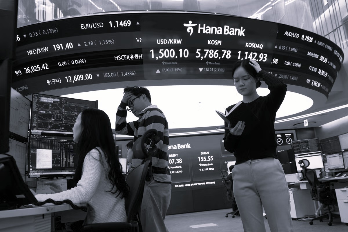 Asian Markets Slip as Oil Crosses $100 Even as Wall Street Hits Highs