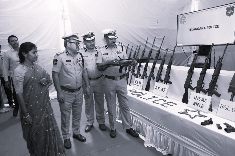 తెలంగాణ పోలీసుల ఎదుట 47 మంది మావోయిస్టుల లొంగుబాటు