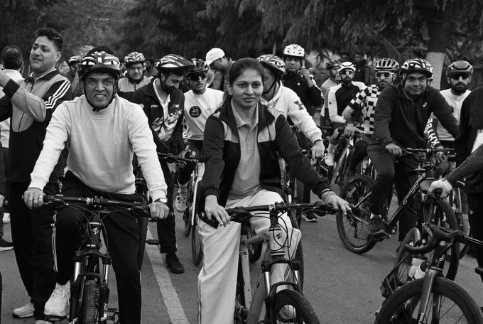 Mandaviya Flags Off ‘Sunday On Cycle’ Event In Srinagar, Calls Fitness Key To Developed India