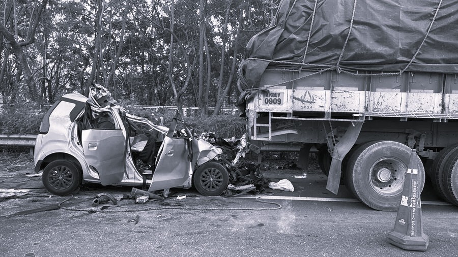 Six Dead After Speeding Car Crashes Into Lorry On ORR