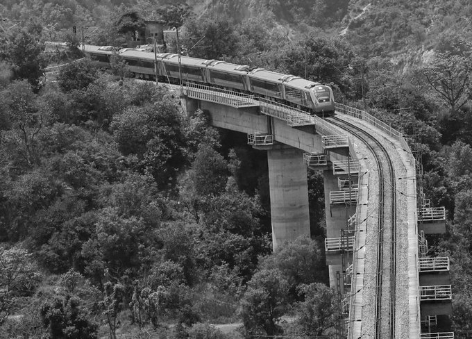 Direct Jammu–Srinagar Vande Bharat Service Begins, Cuts Travel Time to Under 5 Hours