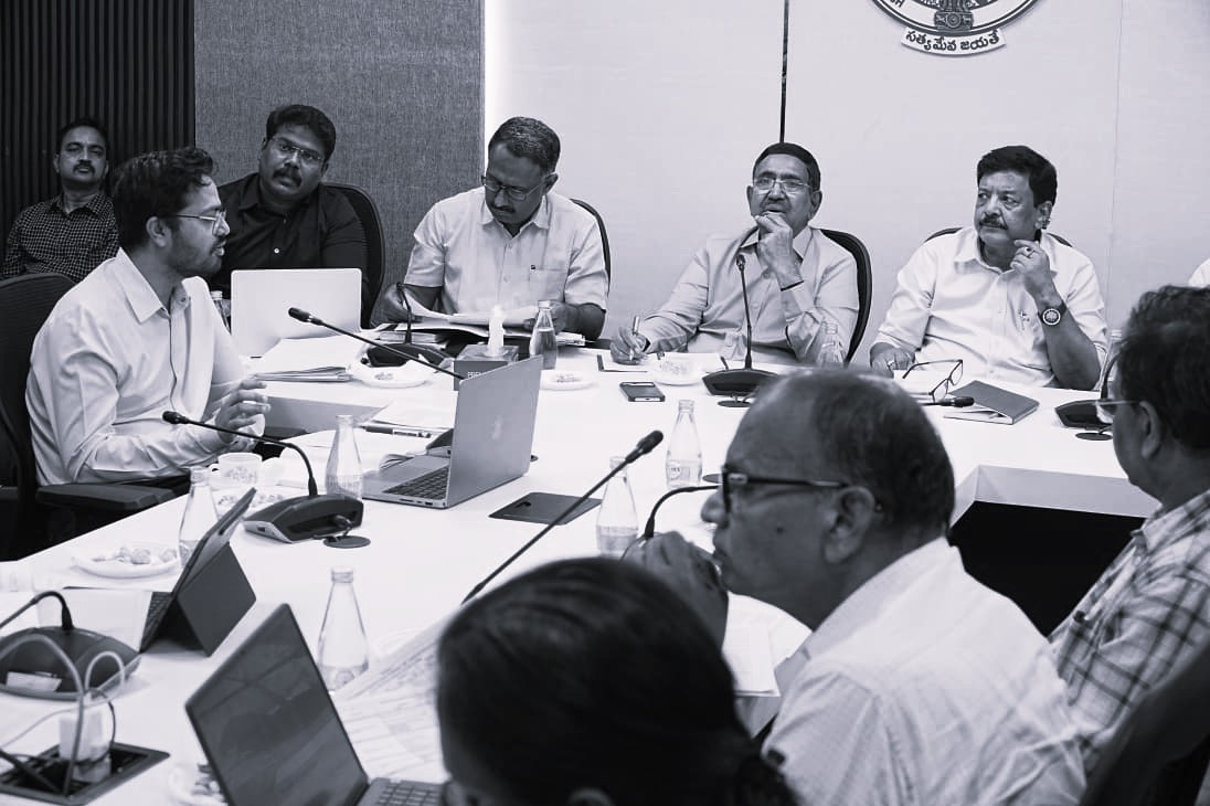 గోదావరి పుష్కరాలపై మంత్రి నారాయణ సమీక్ష