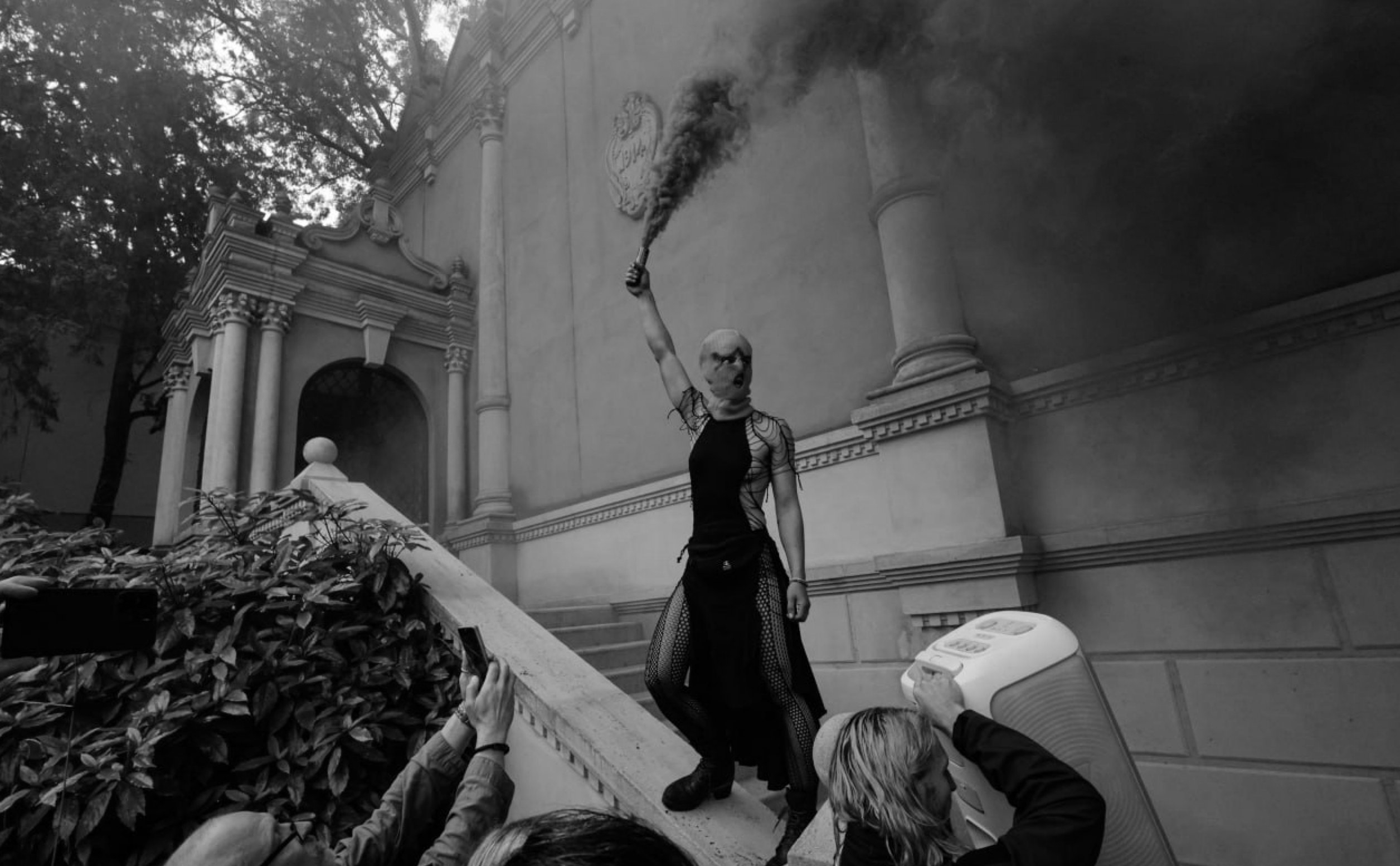 No Putin in Venice: Pink Balaclava Protesters Clash Over Russia’s Biennale Return