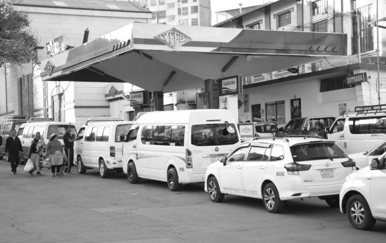 Fuel Crisis and ‘Junk Gasoline’ Accelerate Electric Vehicle Shift in Bolivia