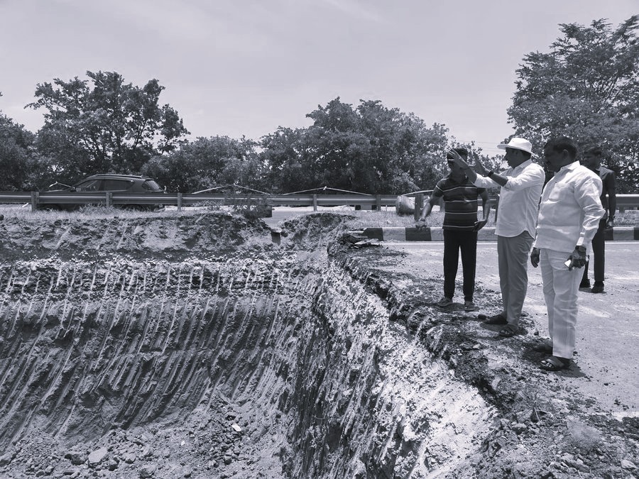 Dubbaka MLA Kotha Prabhakar Reddy Inspects Culvert Works on NH-44