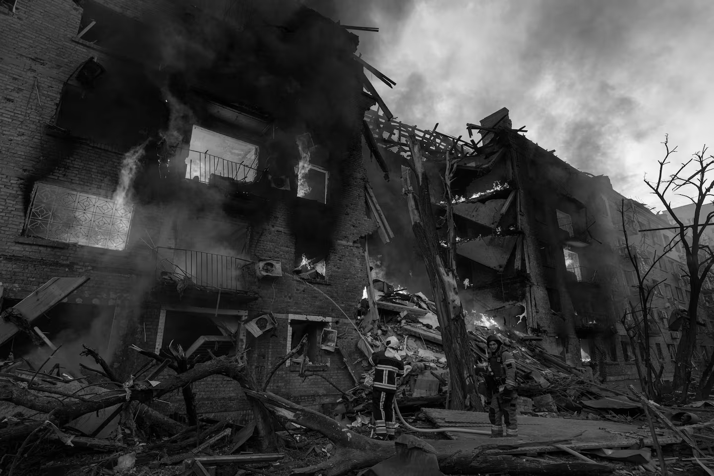 Russia Unleashes Drone and Missile Barrage on Kyiv With 600 Drones, 90 Missiles, Killing Several