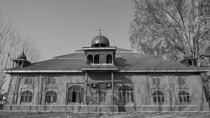 Eid Prayers at Srinagar’s Jama Masjid Denied for 8th Year in a Row
