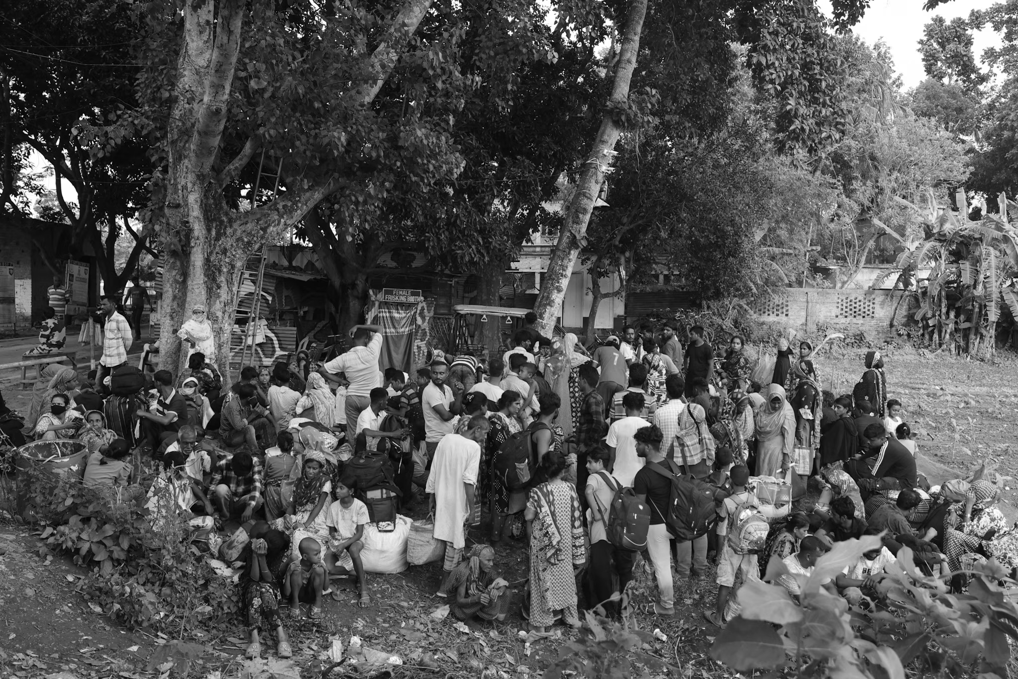Long Queues At Bangladesh Border Seen As Hundreds Return After Suvendu Adhikari's 'Jaldi Jaldi Bhago' Warning