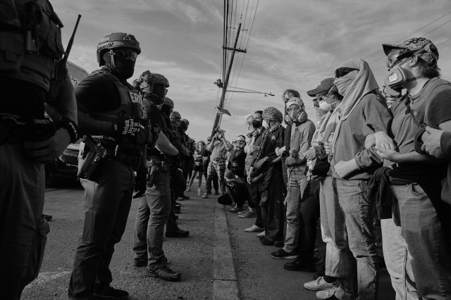 New Jersey Detention Centre Protest Turns Violent, Six Arrested in Clashes with ICE