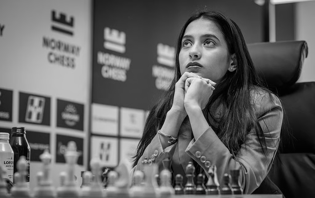 Divya Deshmukh Stumbles Against Ju Wenjun as Assaubayeva Extends Lead