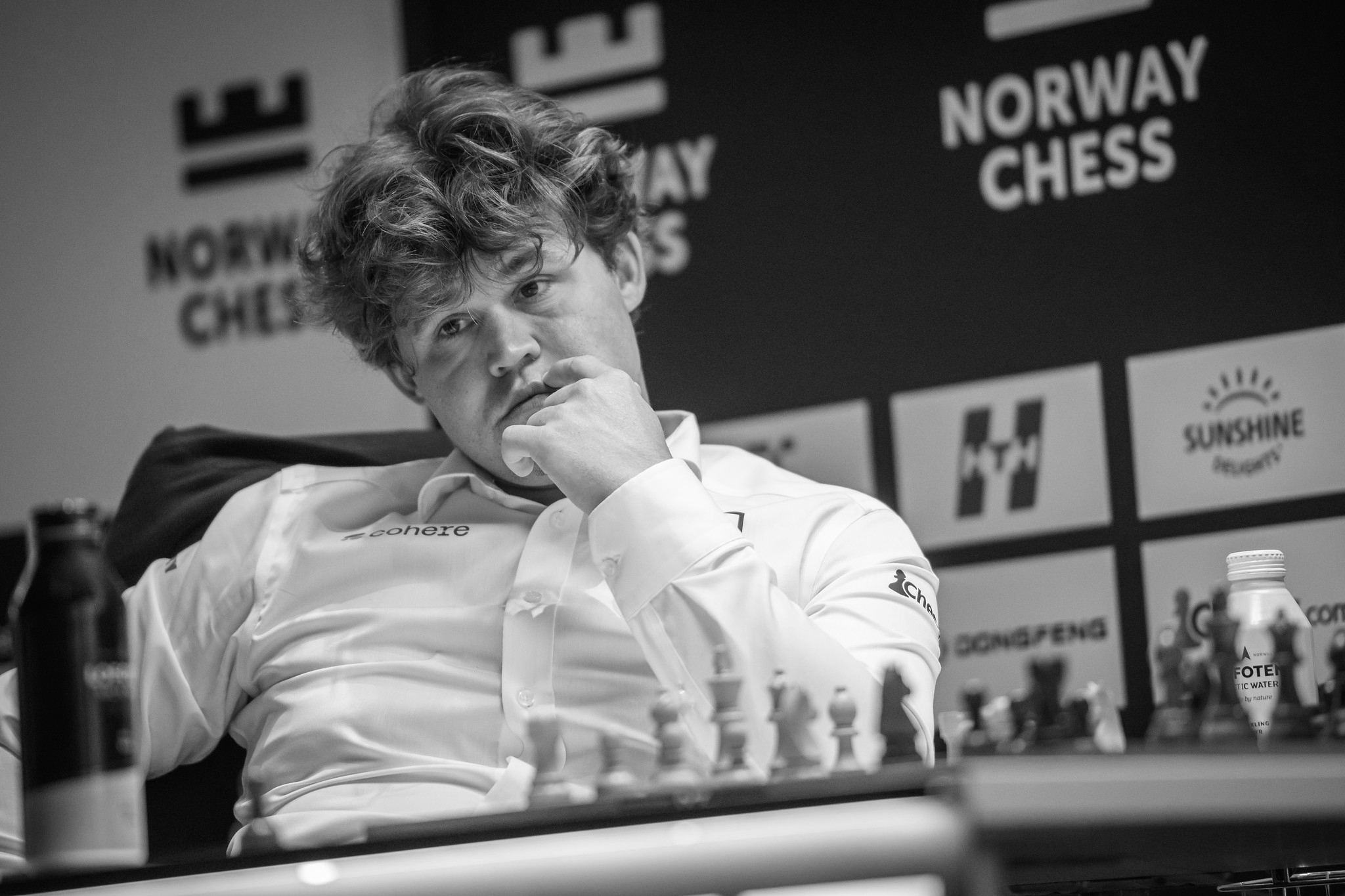 Pragg Beats Carlsen Again, Achieves What No Player Ever Had