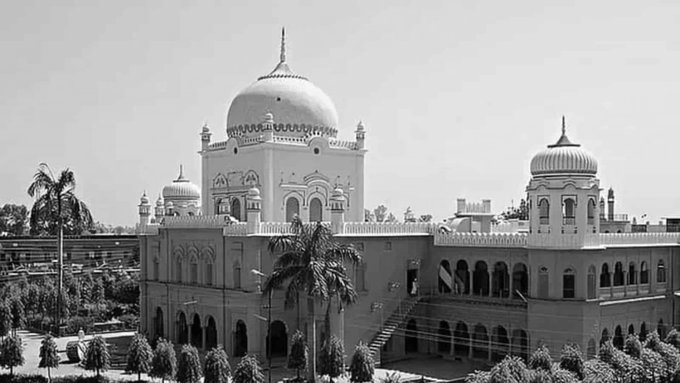 Darul Uloom Deoband Reaffirms Smartphone Ban, Warns Students of Expulsion