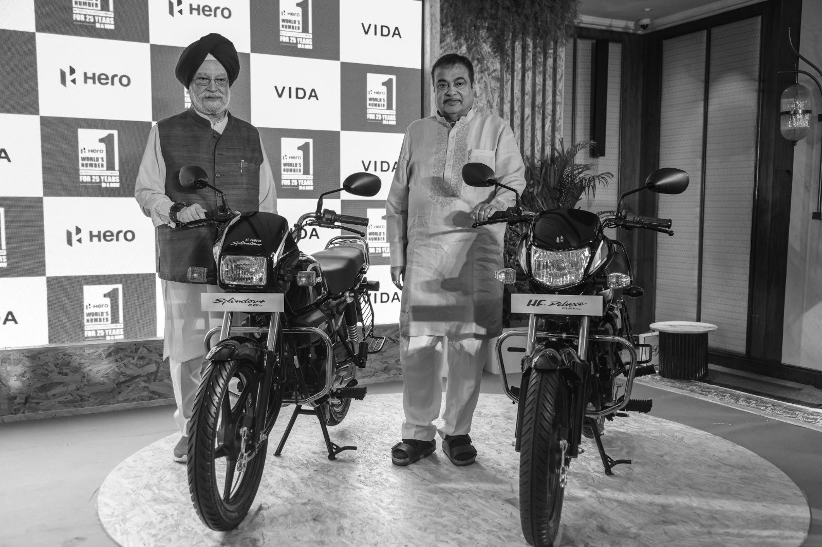 Gadkari Flags Off Hero’s Flex-Fuel Bikes, Strengthening India’s Green Mobility Mission