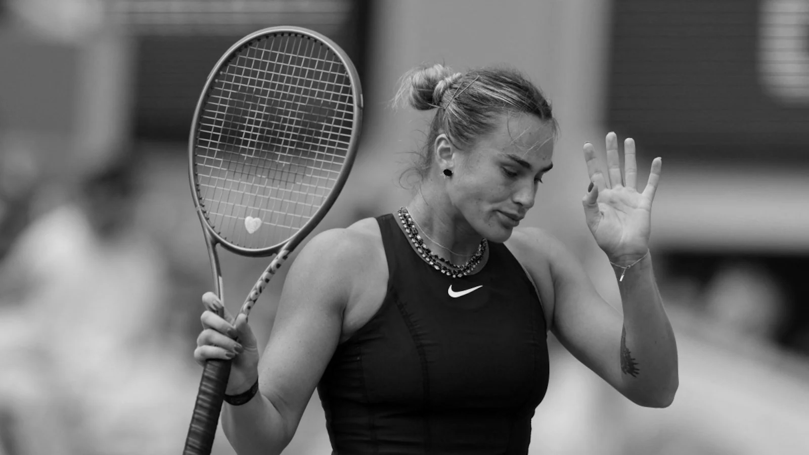 Shnaider Stuns Sabalenka After Remarkable Comeback to Reach French Open Semifinals