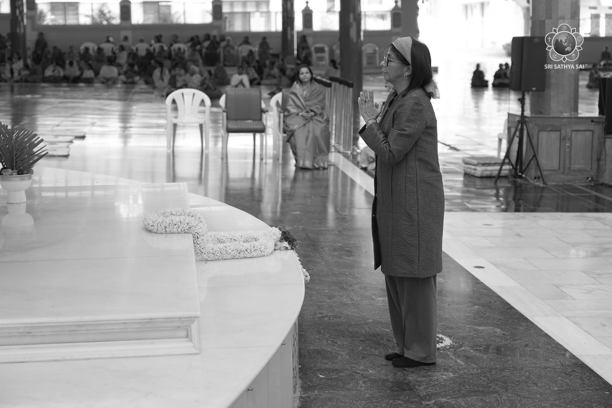 Venezuela’s Acting Prez Delcy Rodríguez Prays at Sri Sathya Sai Baba Mahasamadhi in Puttaparthi on Final Day of India Visit