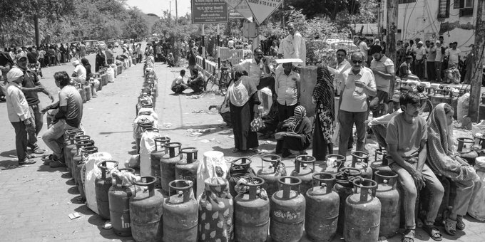 LPG Price Hiked by ₹29 Again: Hyderabad Crosses ₹994, Opposition Calls Modi ‘Inflation Man’