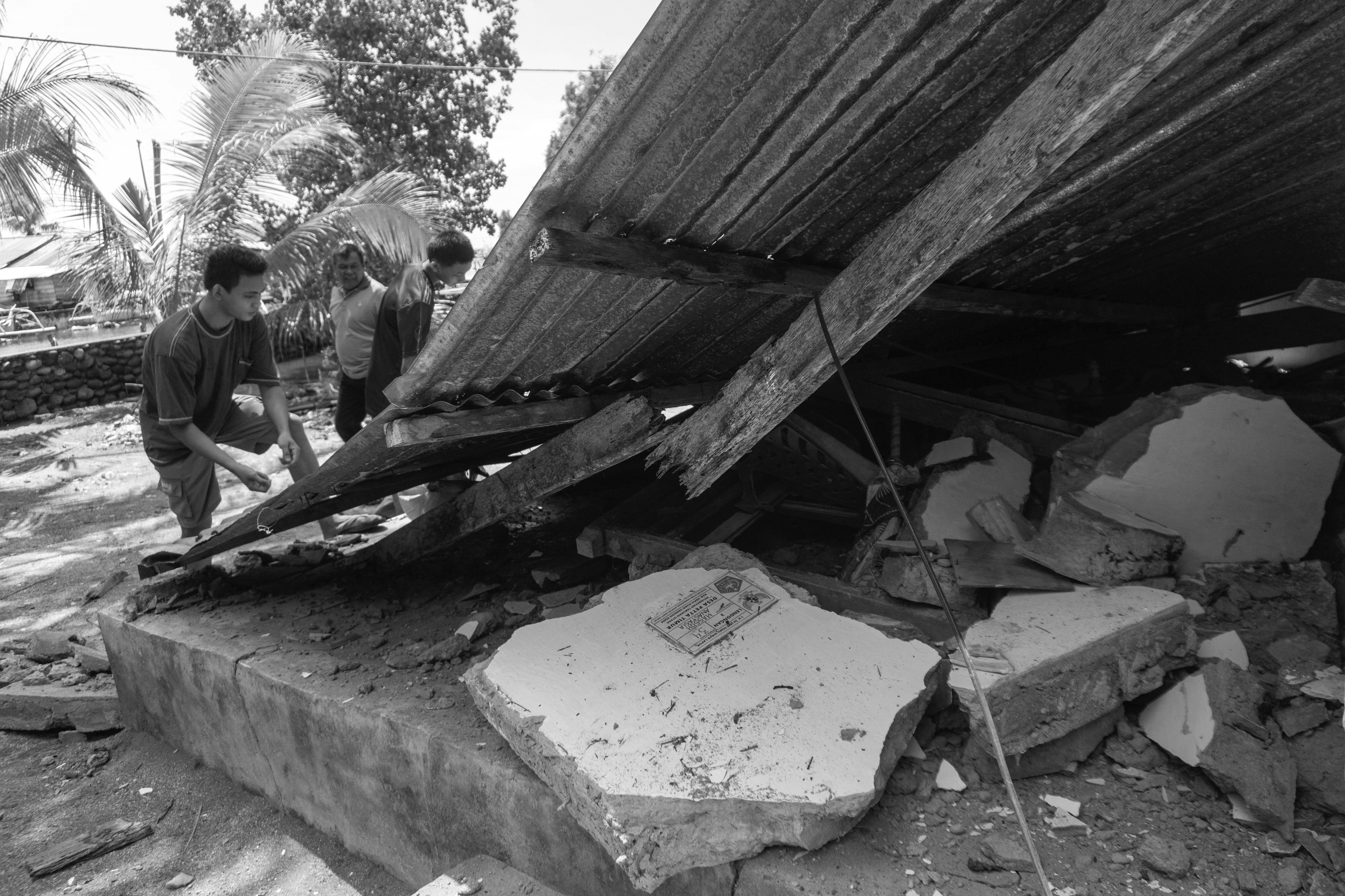 7.8 Earthquake Devastates Southern Philippines, 32 Dead as Tsunami Waves Strike Coasts