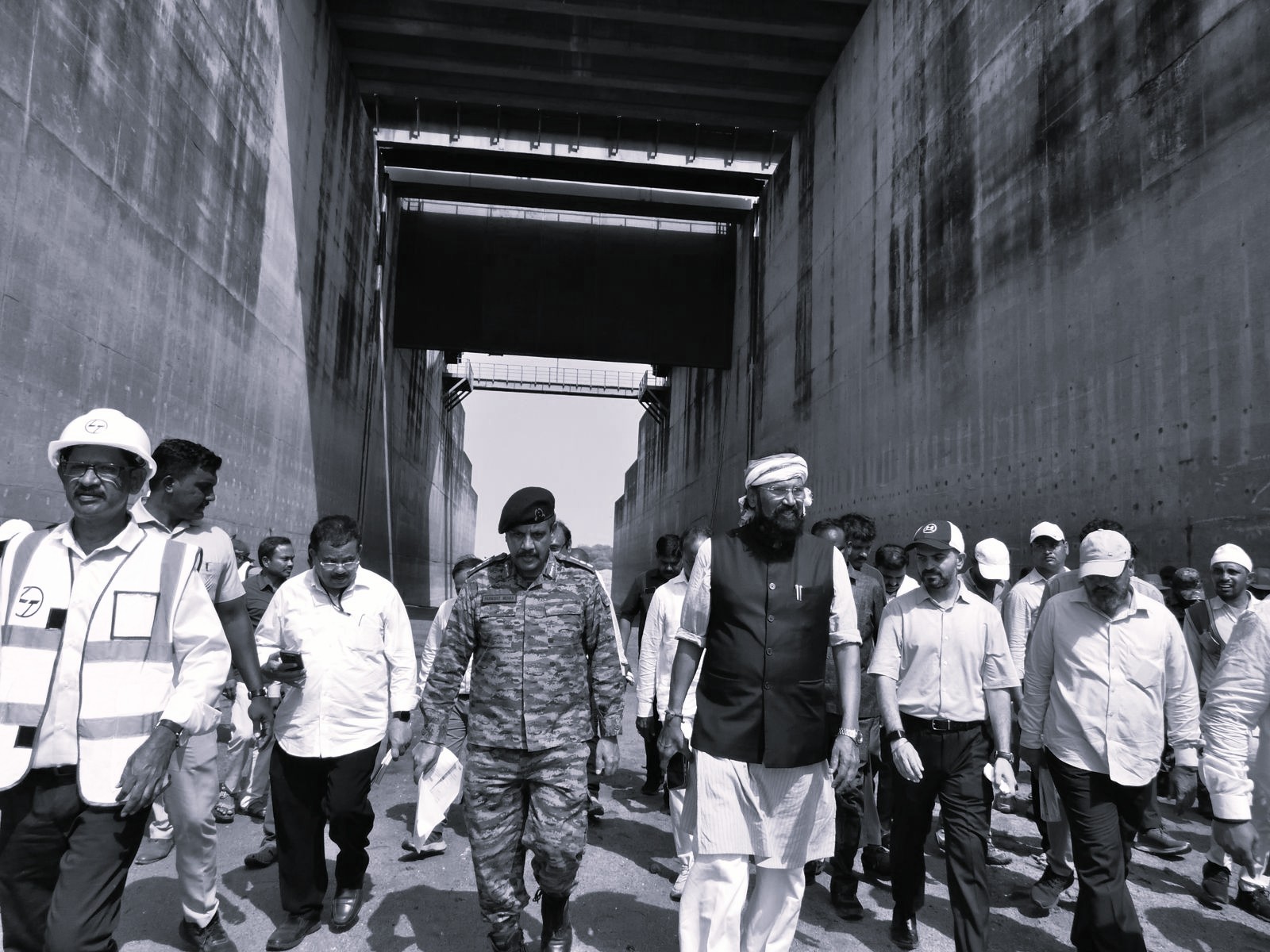 కాళేశ్వరం బ్యారేజీల పునరుద్ధరణ పనులు 2027 జూన్ నాటికి పూర్తి: మంత్రి ఉత్తమ్ కుమార్ రెడ్డి