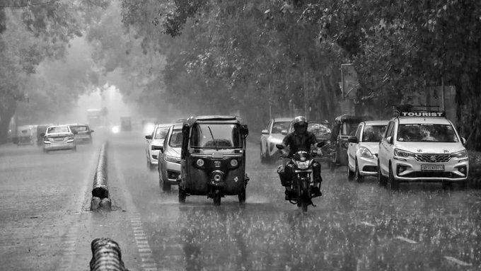 Delhi's Minimum Temperature Drops Below Seasonal Average, AQI at 143