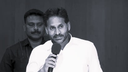 వైఎస్సార్సీపీ అధికారిక ఫేస్బుక్ పేజీ నిలిపివేత: ప్రభుత్వంపై వైఎస్ జగన్ తీవ్ర ఆగ్రహం