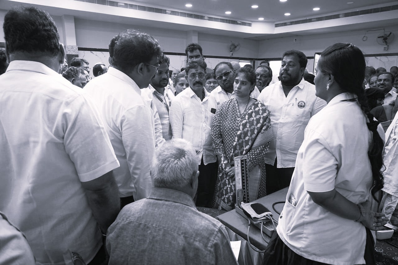 గుంటూరులో మెగా ఉచిత వైద్య శిబిరాన్ని సందర్శించిన ఎమ్మెల్యే గళ్లా మాధవి