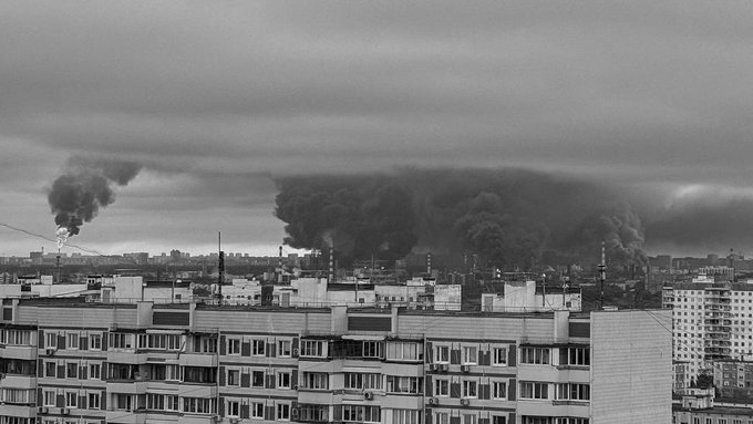 Ukraine Drone Strike Hits Moscow Refinery, Grounds Flights Across Capital