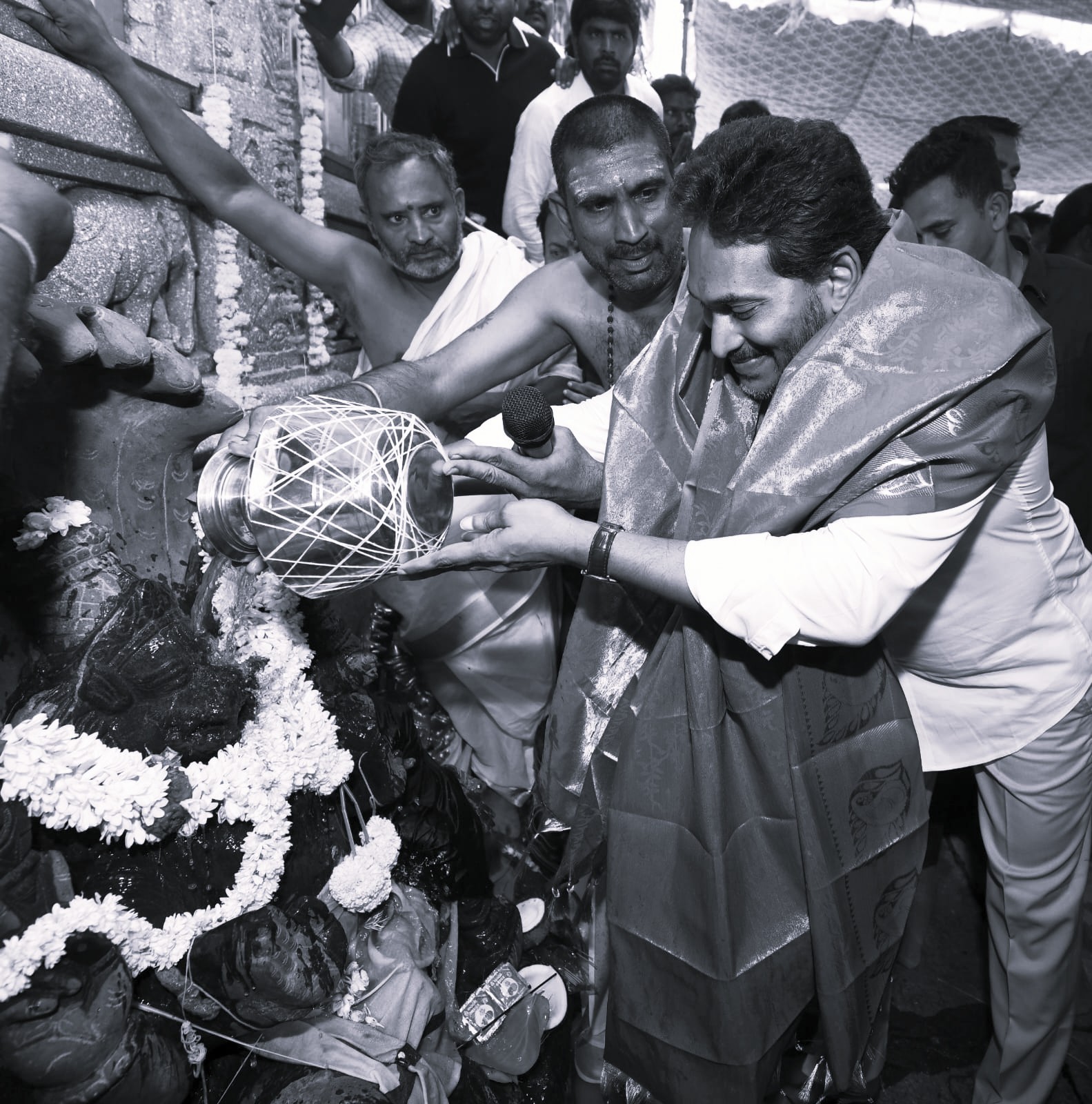 YS Jagan’s Pulivendula Tour Blends Devotion and Rural Traditions