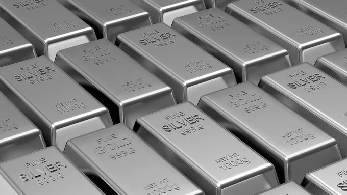 Gold Tumbles ₹2,800, Silver Slips ₹5,000 in Delhi as Global Cues Weaken Market Sentiment