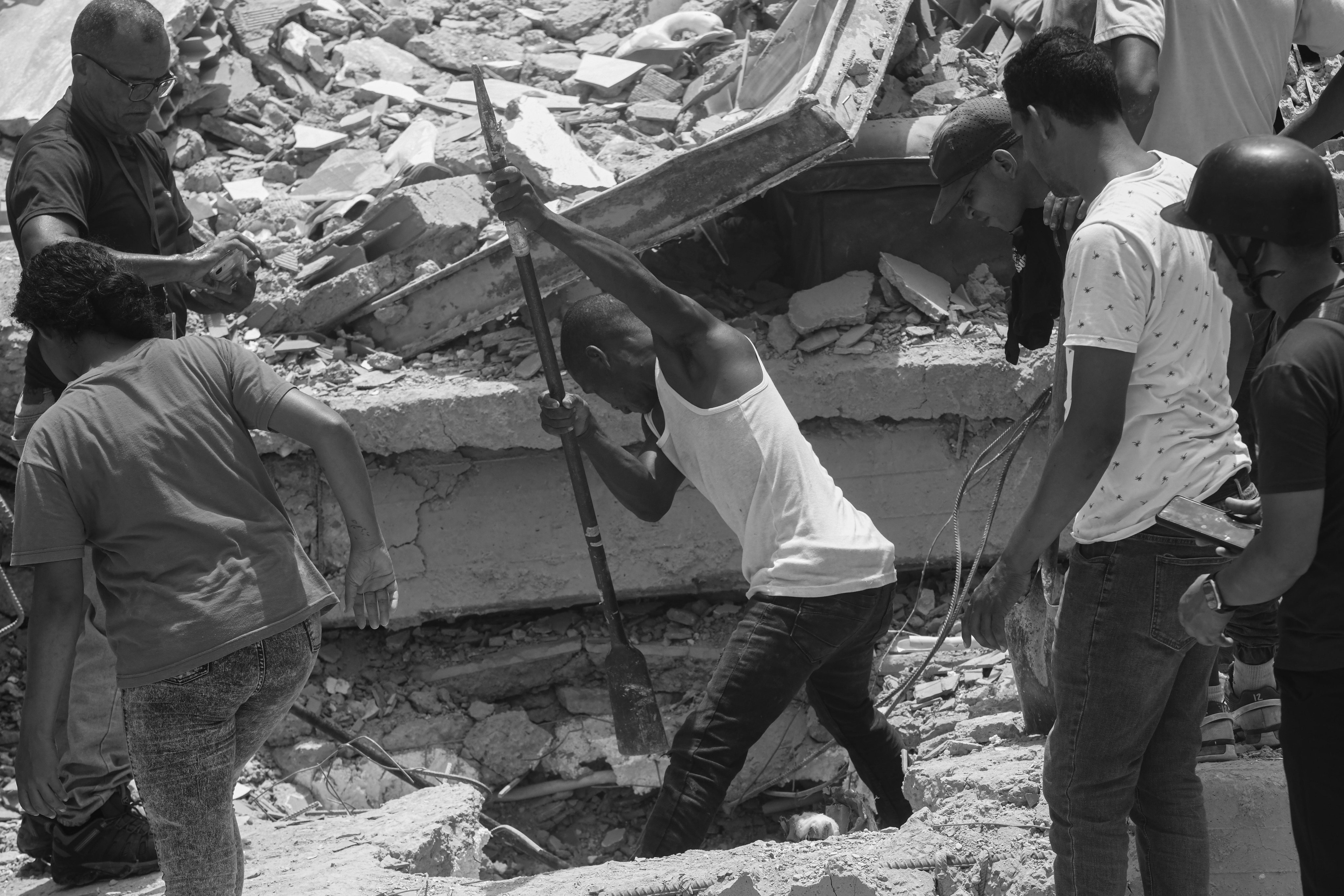 Venezuela's Agony Deepens: 1,430 Dead, 69,000 Still Missing, World Rushes Aid