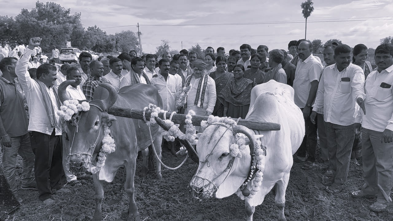 Minister Ponnam Joins Farmers to Mark Eruvaka Pournami in Siddipet