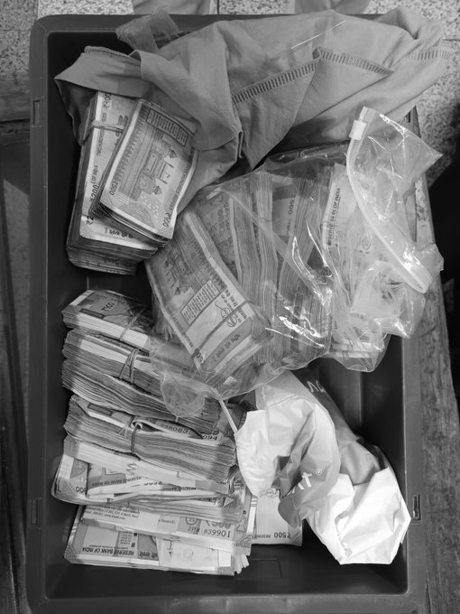 Three Chinese Nationals Held at Delhi Airport with ₹18.95 Lakh in Undeclared Cash