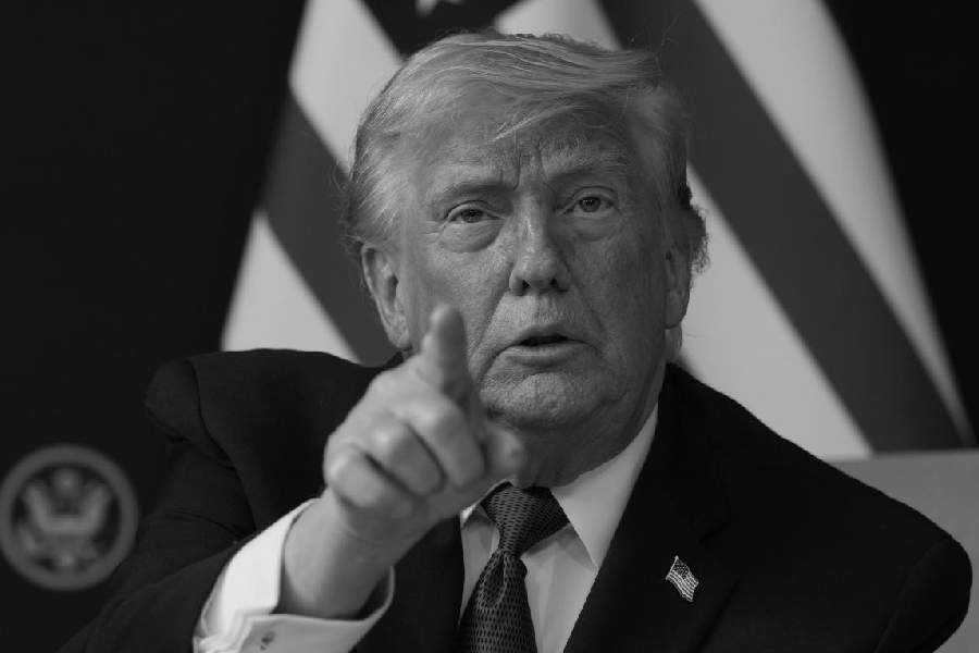 Trump's Surprise Pitch: Obama, Biden and Bushes Invited for White House Football Night