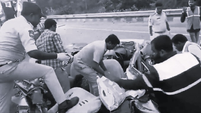 Four Killed, Including Two Children, in Early-Morning Crash on Hyderabad–Vijayawada Highway