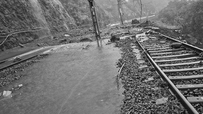 Multiple Landslides After 670 mm Rain Bring Mumbai-Pune Train Services to a Halt