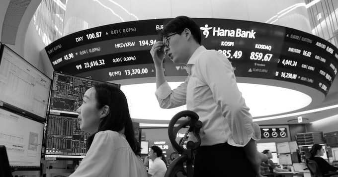 Global Markets Mixed as AI Valuation Concerns Offset Wall Street Optimism