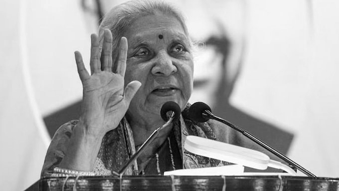 UP Governor Anandiben Patel Says Women Should Become 'Expert Mothers' Before IAS Officers