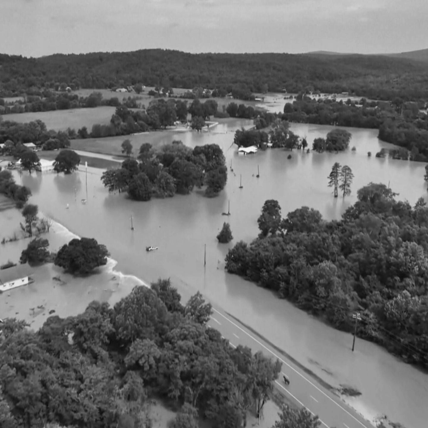 US Missouri Floods Leave One Dead, Army Black Hawks Rescue Over 200 Stranded Campers